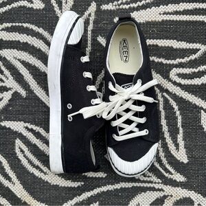 Like New Keen Elsa Black Canvas Sneaker (10.5/41)
